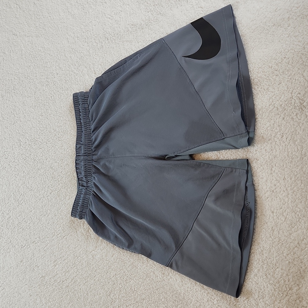 NIKE shorts Mens S gray w black logo. Sporty!